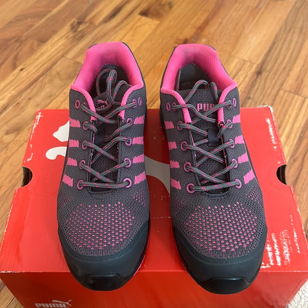 Women’s steel toe pink puma work shoe 6.5